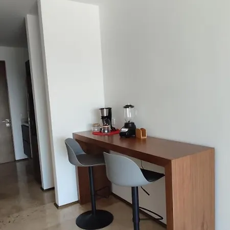 Menesse Mitdtown2 , Ave 25Th Apartment