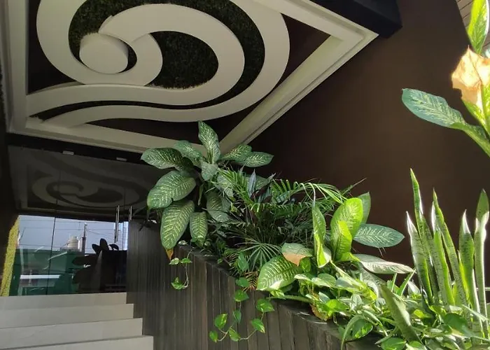 Menesse Mitdtown2 , Ave 25th Apartment
